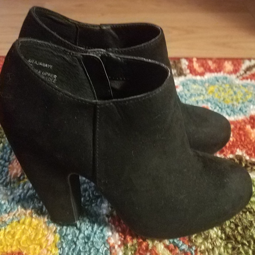 Size 7 Black high heel ankle booties